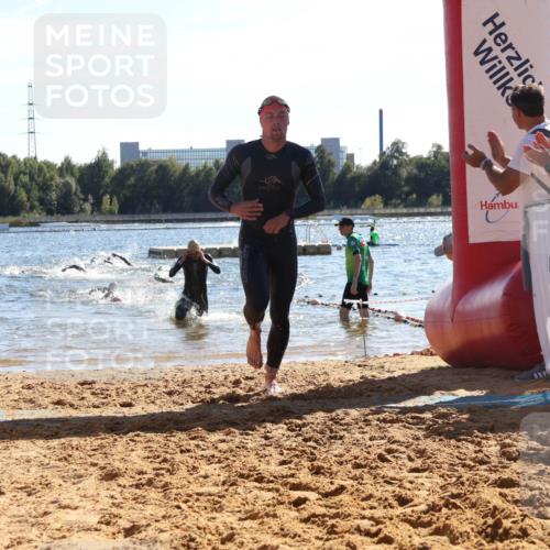 07.09.2025 - 19. Norderstedt Triathlon Luisa Fischer http://msf.ph/oto/8750748 07.09.2025 15:28:17 Schwimmen 498, 550 meine-sportfotos.de