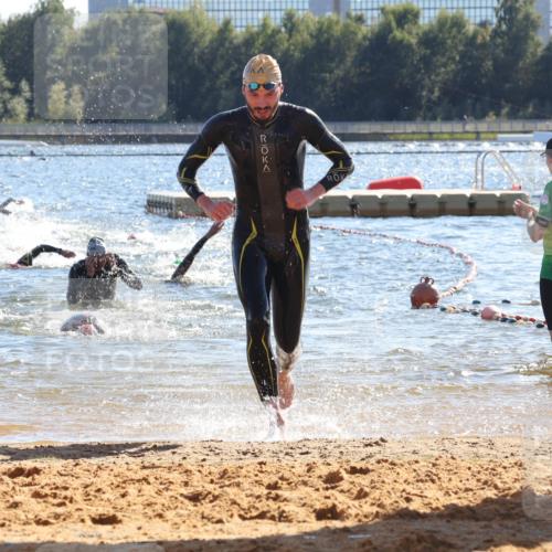 07.09.2025 - 19. Norderstedt Triathlon Luisa Fischer http://msf.ph/oto/8750765 07.09.2025 15:28:21 Schwimmen 498, 550 meine-sportfotos.de