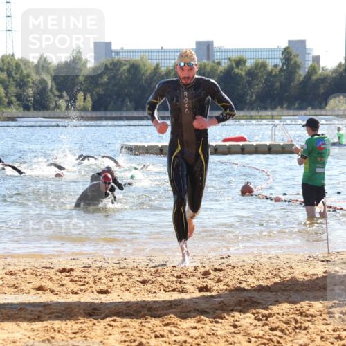 07.09.2025 - 19. Norderstedt Triathlon Luisa Fischer http://msf.ph/oto/8750781 07.09.2025 15:28:21 Schwimmen 498, 550 meine-sportfotos.de