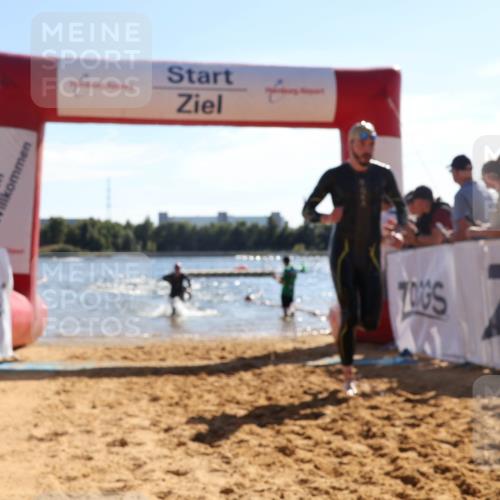 07.09.2025 - 19. Norderstedt Triathlon Luisa Fischer http://msf.ph/oto/8750797 07.09.2025 15:28:23 Schwimmen 498, 499, 550 meine-sportfotos.de