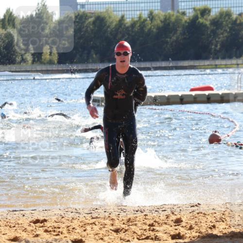07.09.2025 - 19. Norderstedt Triathlon Luisa Fischer http://msf.ph/oto/8750810 07.09.2025 15:28:26 Schwimmen 498, 499, 513, 550 meine-sportfotos.de