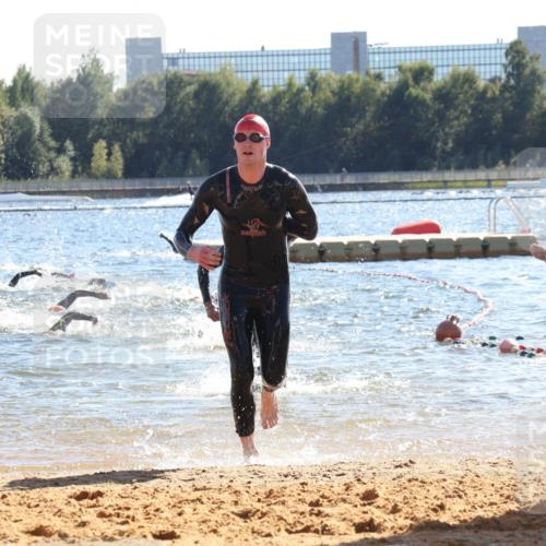 07.09.2025 - 19. Norderstedt Triathlon Luisa Fischer http://msf.ph/oto/8750813 07.09.2025 15:28:26 Schwimmen 498, 499, 513, 550 meine-sportfotos.de