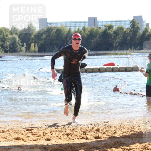 07.09.2025 - 19. Norderstedt Triathlon Luisa Fischer http://msf.ph/oto/8750816 07.09.2025 15:28:27 Schwimmen 498, 499, 513, 550 meine-sportfotos.de