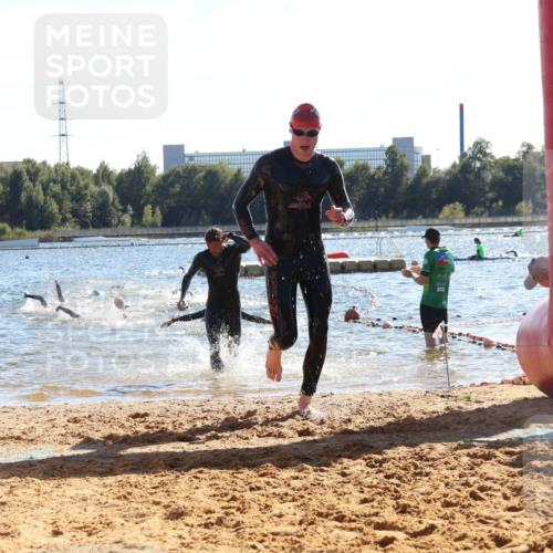07.09.2025 - 19. Norderstedt Triathlon Luisa Fischer http://msf.ph/oto/8750831 07.09.2025 15:28:28 Schwimmen 498, 499, 513, 550 meine-sportfotos.de