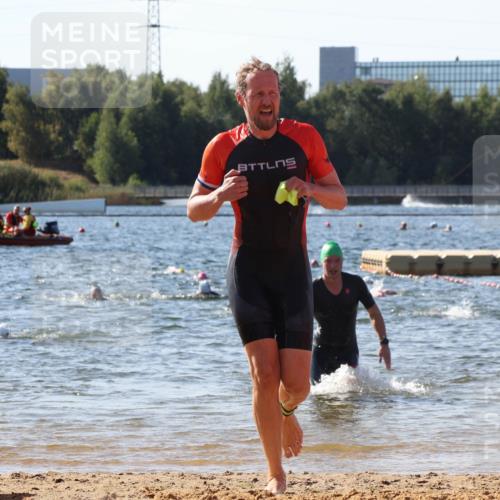 07.09.2025 - 19. Norderstedt Triathlon Luisa Fischer http://msf.ph/oto/8750916 07.09.2025 11:17:57 Schwimmen 736 meine-sportfotos.de