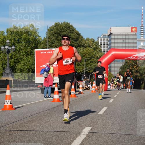 07.09.2025 - BARMER Alsterlauf Yannick Fuchs http://msf.ph/oto/8750947 07.09.2025 09:35:21 Laufen 7, 3924, 1, 3079, 4042 meine-sportfotos.de
