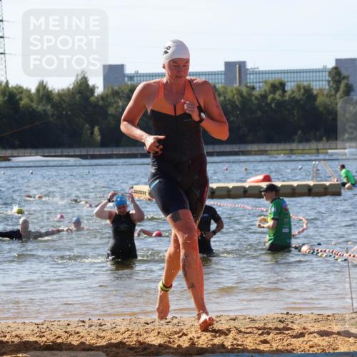 07.09.2025 - 19. Norderstedt Triathlon Luisa Fischer http://msf.ph/oto/8750997 07.09.2025 11:18:16 Schwimmen 1305, 1357 meine-sportfotos.de