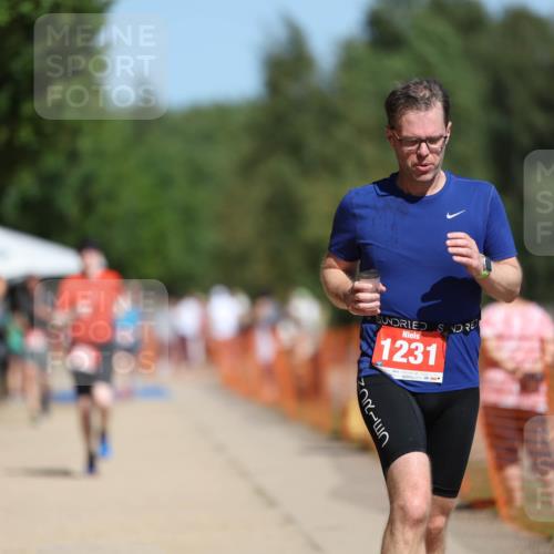 07.09.2025 - 19. Norderstedt Triathlon Michael Strokosch http://msf.ph/oto/8751091 07.09.2025 12:44:37 Laufen 208, 725, 808, 1231 meine-sportfotos.de