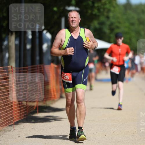 07.09.2025 - 19. Norderstedt Triathlon Michael Strokosch http://msf.ph/oto/8751125 07.09.2025 12:44:38 Laufen 725, 808, 1231 meine-sportfotos.de