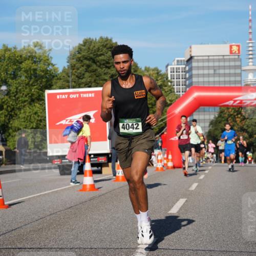 07.09.2025 - BARMER Alsterlauf Yannick Fuchs http://msf.ph/oto/8751151 07.09.2025 09:35:27 Laufen 4042 meine-sportfotos.de