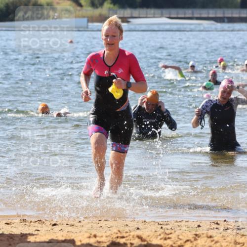 07.09.2025 - 19. Norderstedt Triathlon Luisa Fischer http://msf.ph/oto/8751290 07.09.2025 11:18:55 Schwimmen 155, 191, 299, 801, 822 meine-sportfotos.de
