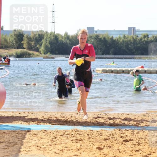 07.09.2025 - 19. Norderstedt Triathlon Luisa Fischer http://msf.ph/oto/8751334 07.09.2025 11:18:58 Schwimmen 155, 191, 299, 801 meine-sportfotos.de