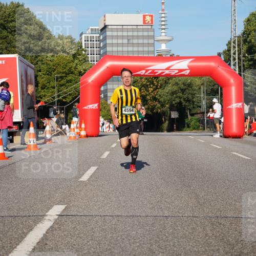 07.09.2025 - BARMER Alsterlauf Yannick Fuchs http://msf.ph/oto/8751652 07.09.2025 09:35:44 Laufen 4594 meine-sportfotos.de