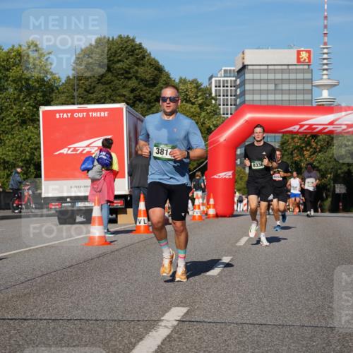 07.09.2025 - BARMER Alsterlauf Yannick Fuchs http://msf.ph/oto/8752154 07.09.2025 09:36:11 Laufen 381, 8336, 4050 meine-sportfotos.de