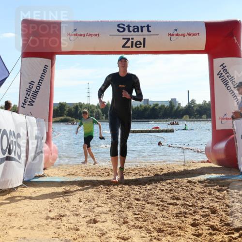 07.09.2025 - 19. Norderstedt Triathlon Luisa Fischer http://msf.ph/oto/8752184 07.09.2025 15:32:41 Schwimmen 488, 529, 543, 548 meine-sportfotos.de