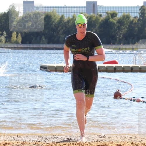 07.09.2025 - 19. Norderstedt Triathlon Luisa Fischer http://msf.ph/oto/8752210 07.09.2025 15:32:51 Schwimmen 529, 543, 1082 meine-sportfotos.de