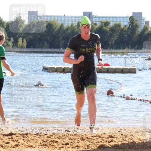 07.09.2025 - 19. Norderstedt Triathlon Luisa Fischer http://msf.ph/oto/8752216 07.09.2025 15:32:51 Schwimmen 529, 543, 1082 meine-sportfotos.de