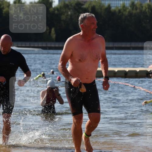 07.09.2025 - 19. Norderstedt Triathlon Luisa Fischer http://msf.ph/oto/8752307 07.09.2025 11:22:22 Schwimmen 233, 234, 287, 1315, 1319 meine-sportfotos.de