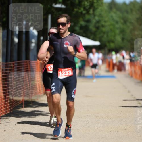 07.09.2025 - 19. Norderstedt Triathlon Michael Strokosch http://msf.ph/oto/8752418 07.09.2025 12:46:19 Laufen 278, 695, 728, 1233 meine-sportfotos.de