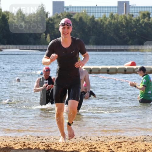 07.09.2025 - 19. Norderstedt Triathlon Luisa Fischer http://msf.ph/oto/8752420 07.09.2025 11:23:02 Schwimmen 859 meine-sportfotos.de