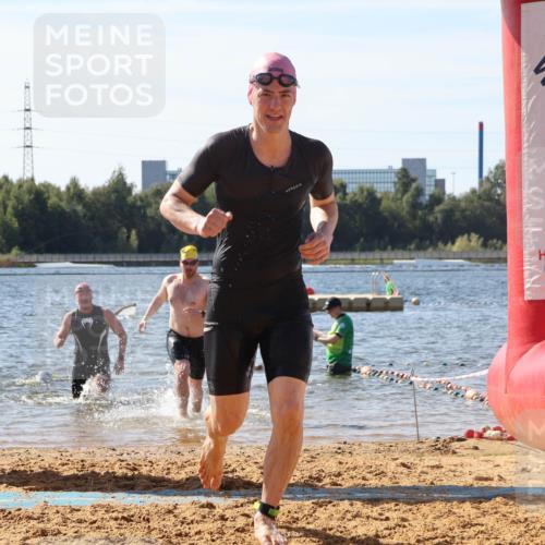 07.09.2025 - 19. Norderstedt Triathlon Luisa Fischer http://msf.ph/oto/8752441 07.09.2025 11:23:04 Schwimmen 857, 859 meine-sportfotos.de