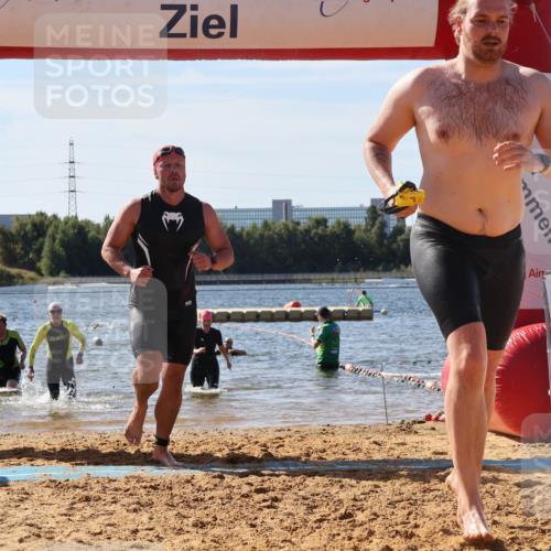 07.09.2025 - 19. Norderstedt Triathlon Luisa Fischer http://msf.ph/oto/8752499 07.09.2025 11:23:10 Schwimmen 703, 807, 857, 859 meine-sportfotos.de