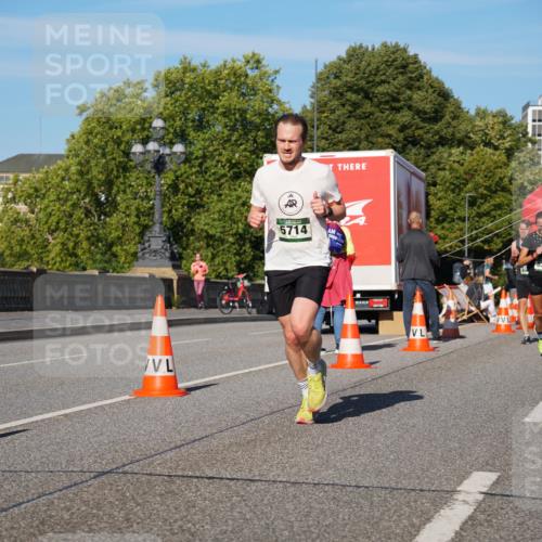 07.09.2025 - BARMER Alsterlauf Yannick Fuchs http://msf.ph/oto/8752515 07.09.2025 09:36:23 Laufen 5714, 8287, 3180, 139, 6427 meine-sportfotos.de