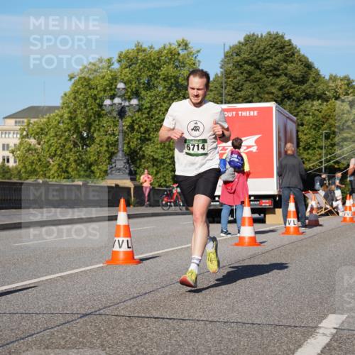 07.09.2025 - BARMER Alsterlauf Yannick Fuchs http://msf.ph/oto/8752521 07.09.2025 09:36:23 Laufen 5714, 287, 8139 meine-sportfotos.de