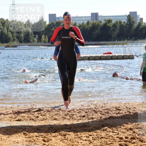 07.09.2025 - 19. Norderstedt Triathlon Luisa Fischer http://msf.ph/oto/8752544 07.09.2025 15:34:21 Schwimmen 1065, 1073, 1092, 1099, 1563 meine-sportfotos.de