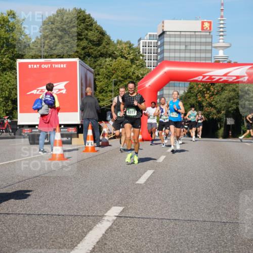 07.09.2025 - BARMER Alsterlauf Yannick Fuchs http://msf.ph/oto/8752550 07.09.2025 09:36:24 Laufen 8287, 8139, 8136 meine-sportfotos.de