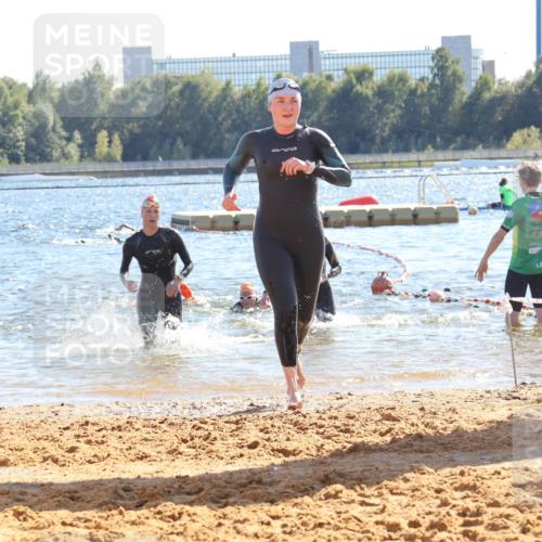 07.09.2025 - 19. Norderstedt Triathlon Luisa Fischer http://msf.ph/oto/8752644 07.09.2025 15:34:35 Schwimmen 1051, 1054, 1064, 1069, 1092, 1563 meine-sportfotos.de