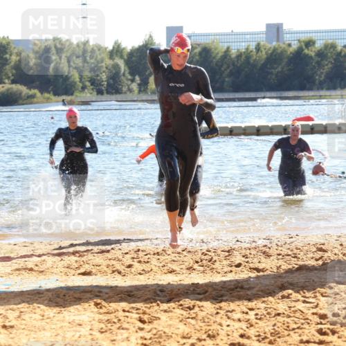 07.09.2025 - 19. Norderstedt Triathlon Luisa Fischer http://msf.ph/oto/8752670 07.09.2025 15:34:39 Schwimmen 1051, 1054, 1064, 1069, 1070, 1105 meine-sportfotos.de