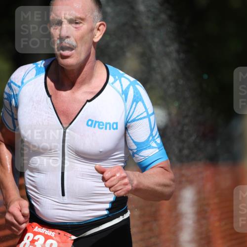07.09.2025 - 19. Norderstedt Triathlon Michael Strokosch http://msf.ph/oto/8752683 07.09.2025 12:46:34 Laufen 697, 838 meine-sportfotos.de