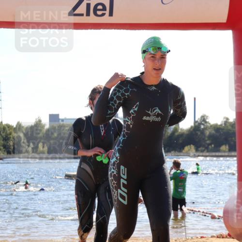 07.09.2025 - 19. Norderstedt Triathlon Luisa Fischer http://msf.ph/oto/8752765 07.09.2025 15:35:18 Schwimmen 1043, 1056, 1085 meine-sportfotos.de
