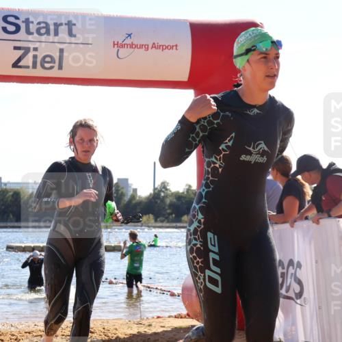 07.09.2025 - 19. Norderstedt Triathlon Luisa Fischer http://msf.ph/oto/8752771 07.09.2025 15:35:18 Schwimmen 1043, 1056, 1085 meine-sportfotos.de