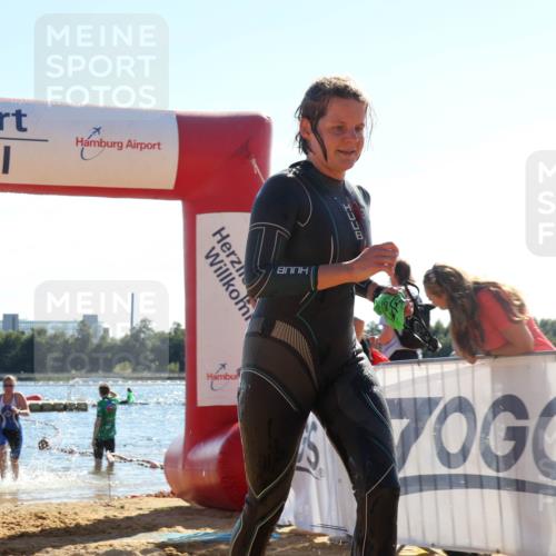07.09.2025 - 19. Norderstedt Triathlon Luisa Fischer http://msf.ph/oto/8752779 07.09.2025 15:35:20 Schwimmen 1043, 1056, 1085 meine-sportfotos.de
