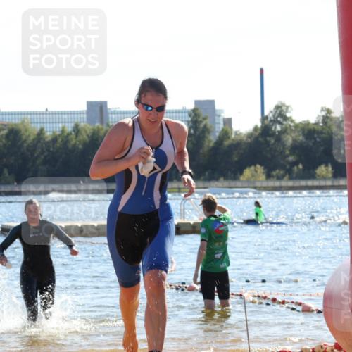 07.09.2025 - 19. Norderstedt Triathlon Luisa Fischer http://msf.ph/oto/8752786 07.09.2025 15:35:23 Schwimmen 1043, 1056, 1068, 1085 meine-sportfotos.de