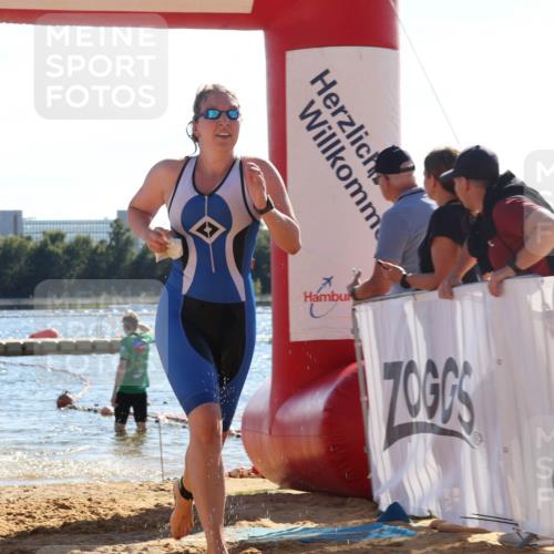 07.09.2025 - 19. Norderstedt Triathlon Luisa Fischer http://msf.ph/oto/8752796 07.09.2025 15:35:24 Schwimmen 1043, 1056, 1068, 1085 meine-sportfotos.de