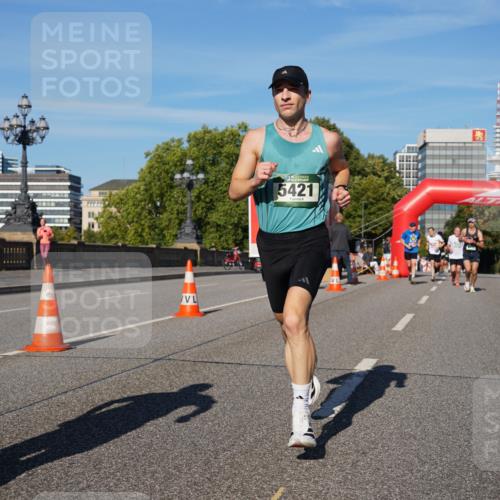 07.09.2025 - BARMER Alsterlauf Yannick Fuchs http://msf.ph/oto/8752808 07.09.2025 09:36:31 Laufen 5421 meine-sportfotos.de