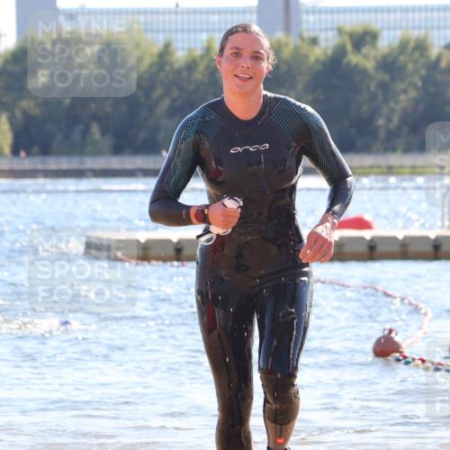 07.09.2025 - 19. Norderstedt Triathlon Luisa Fischer http://msf.ph/oto/8752811 07.09.2025 15:35:26 Schwimmen 1043, 1056, 1068, 1085 meine-sportfotos.de