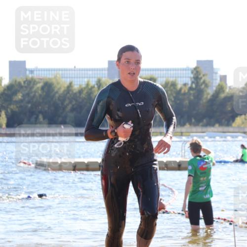 07.09.2025 - 19. Norderstedt Triathlon Luisa Fischer http://msf.ph/oto/8752819 07.09.2025 15:35:27 Schwimmen 1043, 1056, 1068, 1085 meine-sportfotos.de