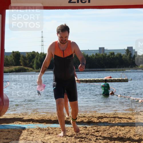 07.09.2025 - 19. Norderstedt Triathlon Luisa Fischer http://msf.ph/oto/8752925 07.09.2025 11:26:15 Schwimmen 162, 163 meine-sportfotos.de