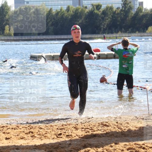 07.09.2025 - 19. Norderstedt Triathlon Luisa Fischer http://msf.ph/oto/8752990 07.09.2025 15:36:09 Schwimmen 1050, 1059, 1075 meine-sportfotos.de