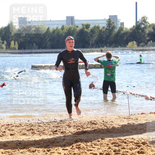 07.09.2025 - 19. Norderstedt Triathlon Luisa Fischer http://msf.ph/oto/8752994 07.09.2025 15:36:10 Schwimmen 1050, 1059, 1075 meine-sportfotos.de