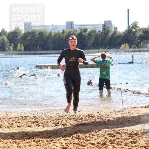 07.09.2025 - 19. Norderstedt Triathlon Luisa Fischer http://msf.ph/oto/8752997 07.09.2025 15:36:10 Schwimmen 1050, 1059, 1075 meine-sportfotos.de