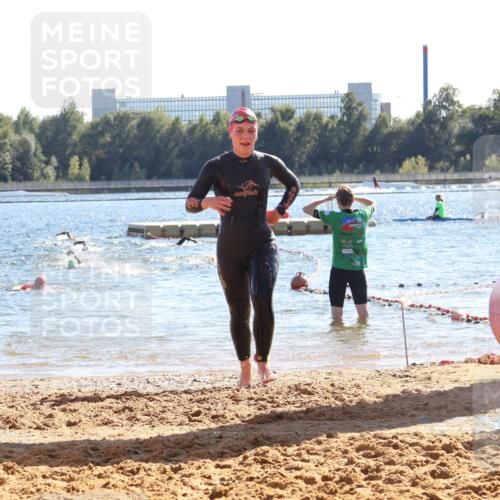 07.09.2025 - 19. Norderstedt Triathlon Luisa Fischer http://msf.ph/oto/8753000 07.09.2025 15:36:10 Schwimmen 1050, 1059, 1075 meine-sportfotos.de