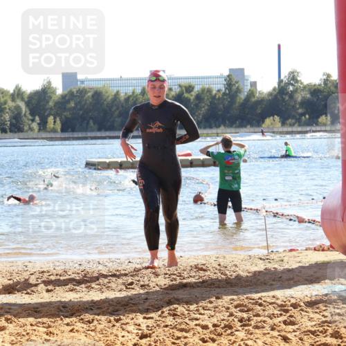 07.09.2025 - 19. Norderstedt Triathlon Luisa Fischer http://msf.ph/oto/8753003 07.09.2025 15:36:11 Schwimmen 1050, 1059, 1075 meine-sportfotos.de