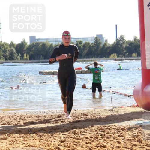 07.09.2025 - 19. Norderstedt Triathlon Luisa Fischer http://msf.ph/oto/8753007 07.09.2025 15:36:11 Schwimmen 1050, 1059, 1075 meine-sportfotos.de