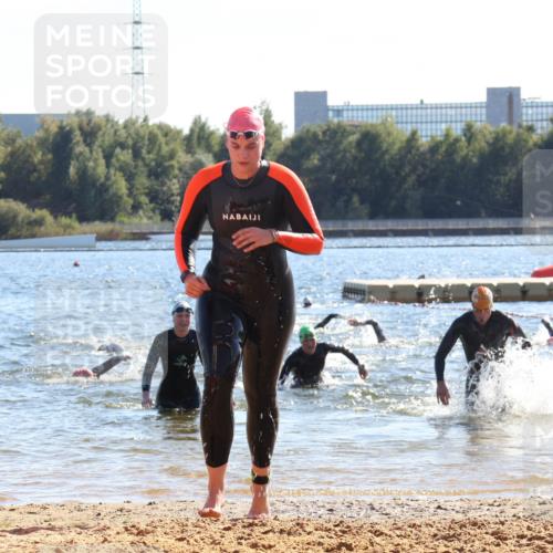 07.09.2025 - 19. Norderstedt Triathlon Luisa Fischer http://msf.ph/oto/8753023 07.09.2025 15:36:25 Schwimmen 1074, 1593 meine-sportfotos.de