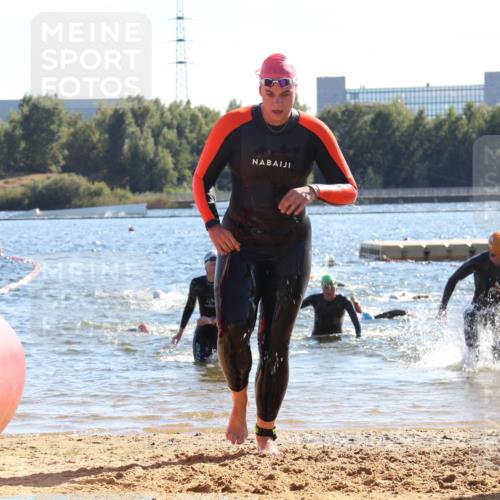 07.09.2025 - 19. Norderstedt Triathlon Luisa Fischer http://msf.ph/oto/8753029 07.09.2025 15:36:26 Schwimmen 1074, 1593 meine-sportfotos.de